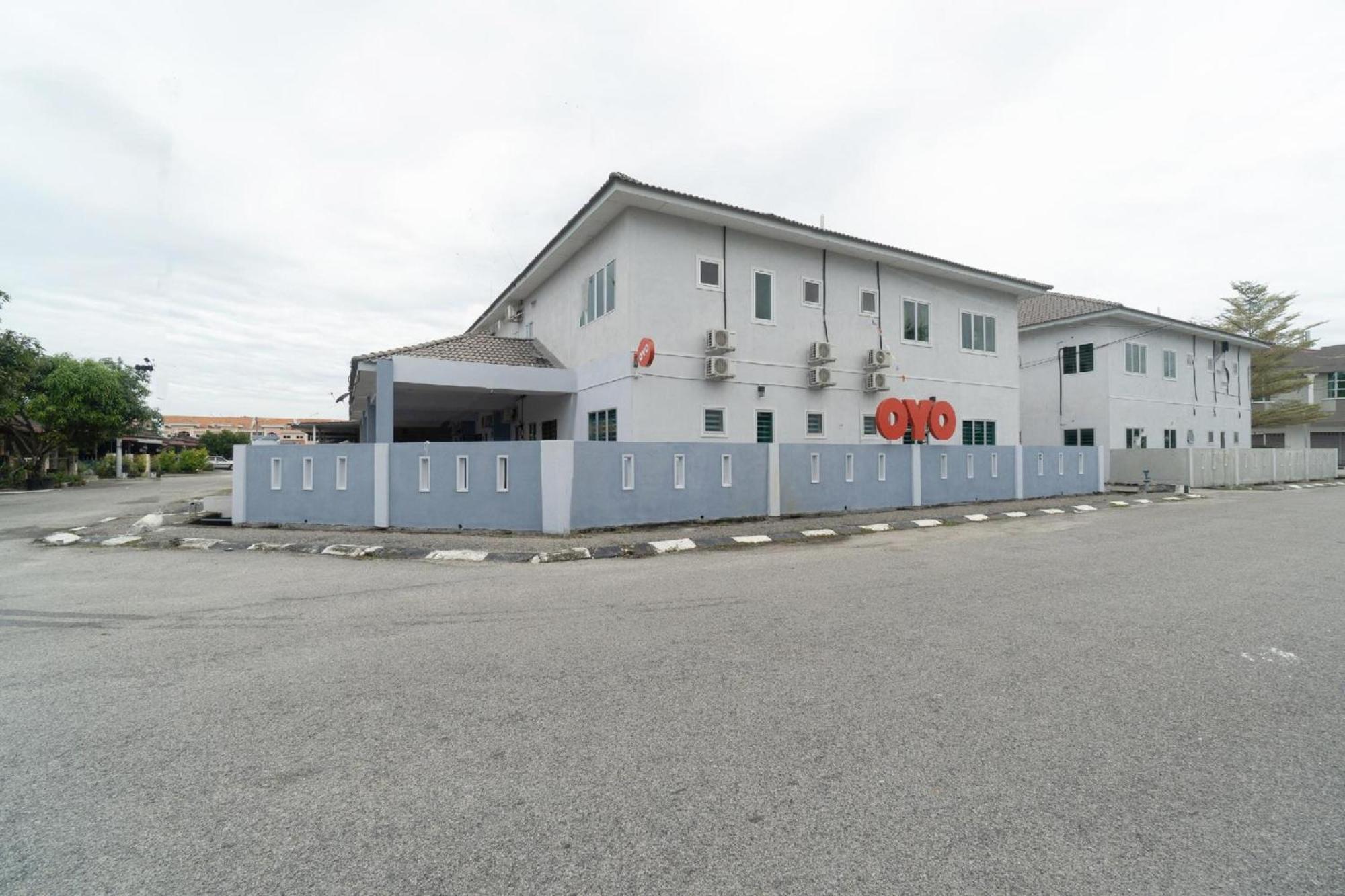 Oyo 91089 Motel Fasa 2B セリ・マンジュン エクステリア 写真
