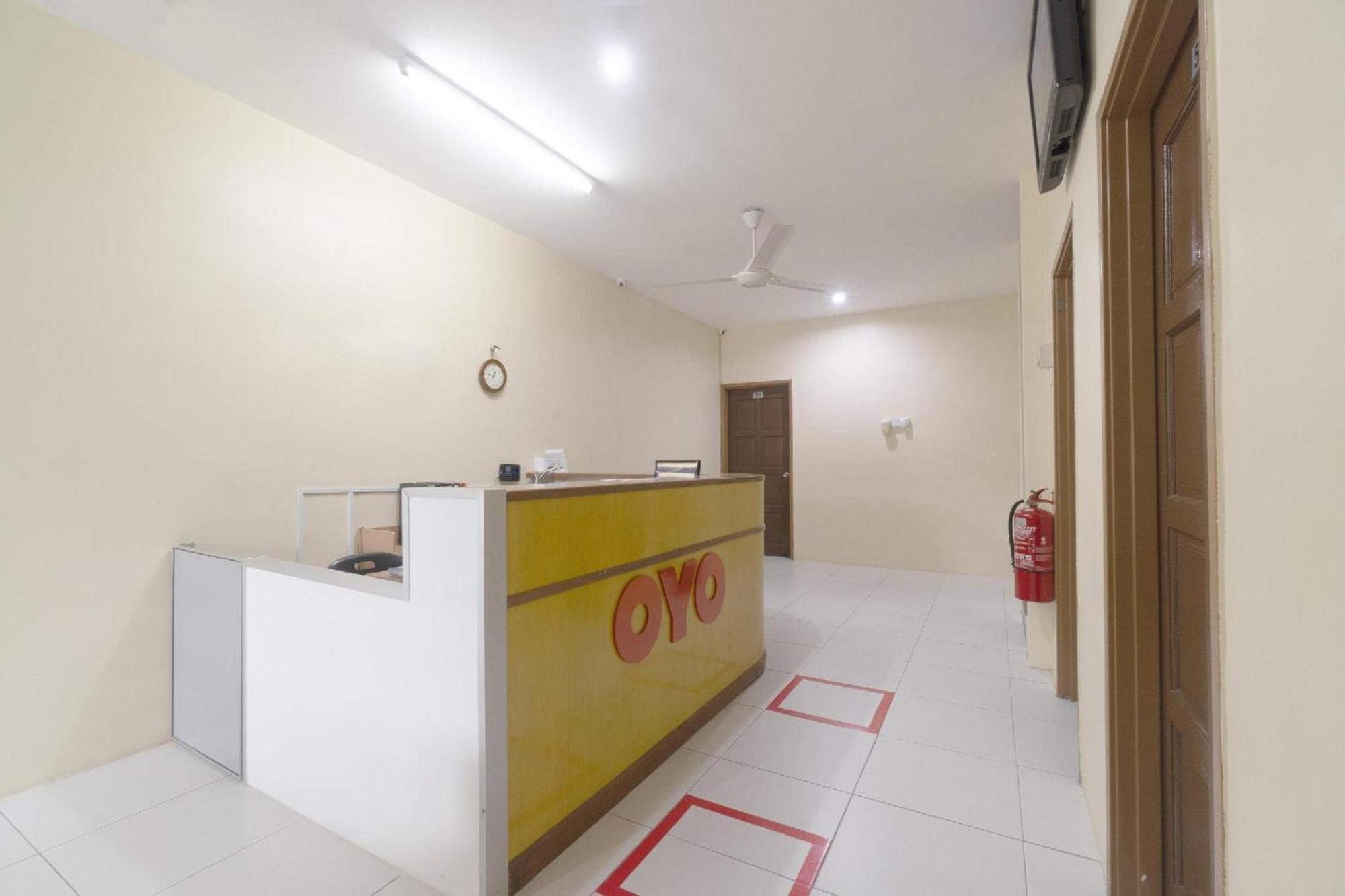 Oyo 91089 Motel Fasa 2B セリ・マンジュン エクステリア 写真