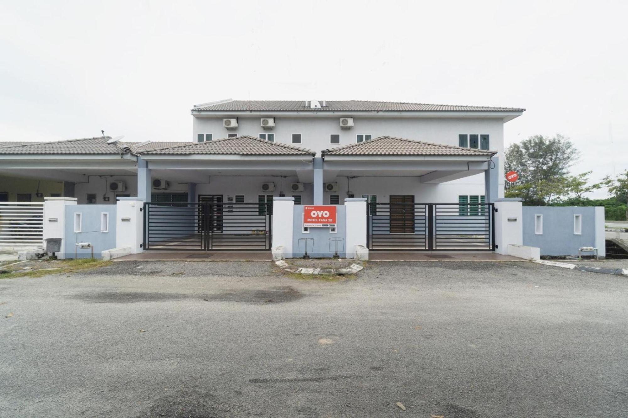 Oyo 91089 Motel Fasa 2B セリ・マンジュン エクステリア 写真